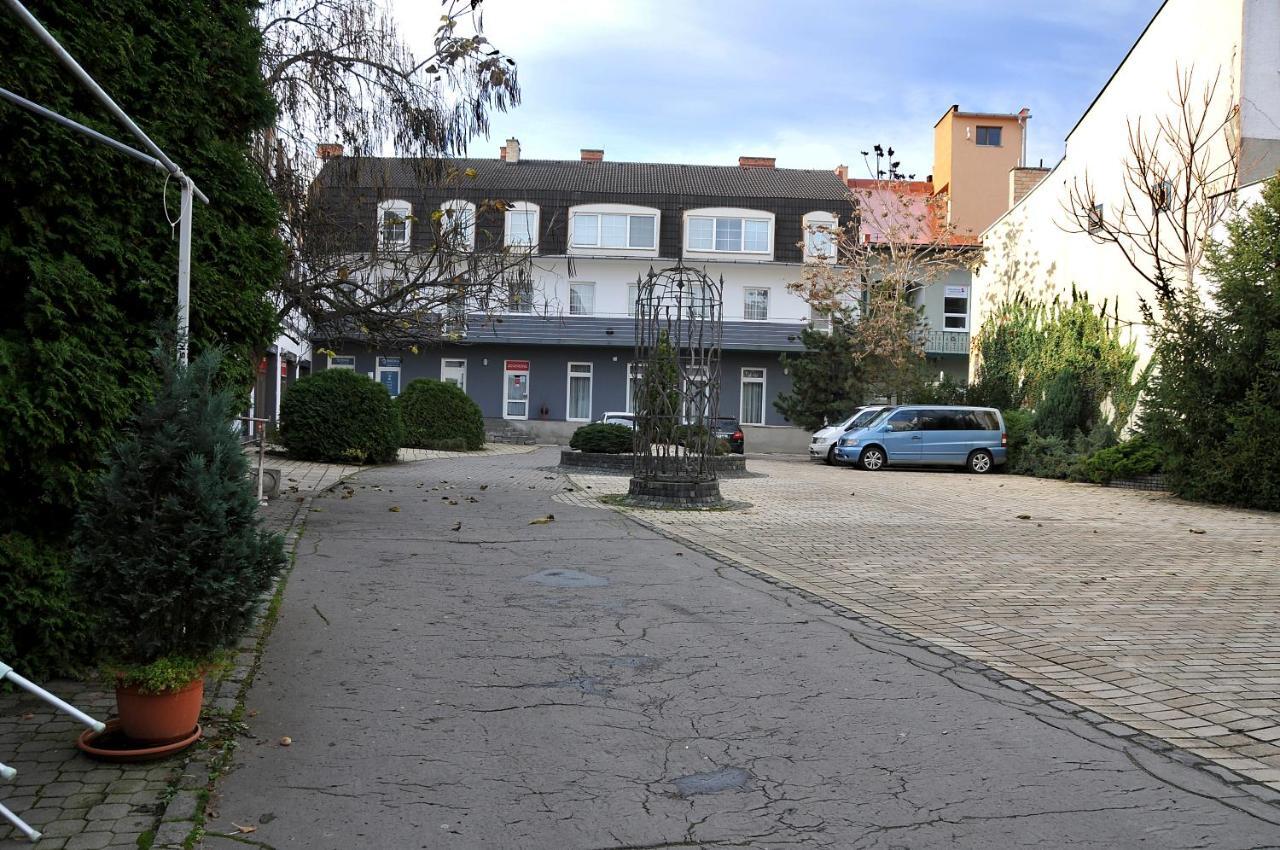 Apartmany Mojzitov Dvor Lučenec Exterior foto